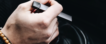 person holding juul vape